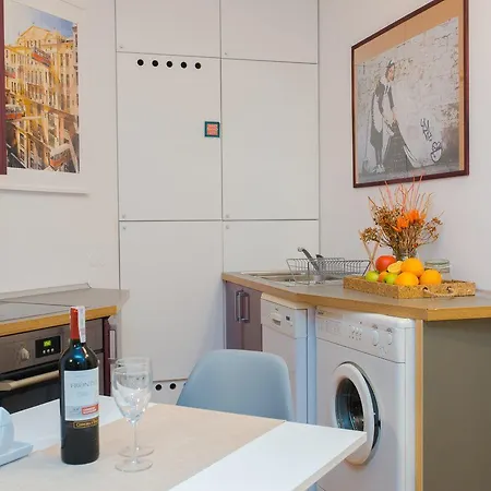 Apartament Plac Zbawiciela Apartment *