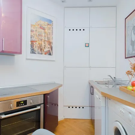 Apartament Plac Zbawiciela Apartment *
